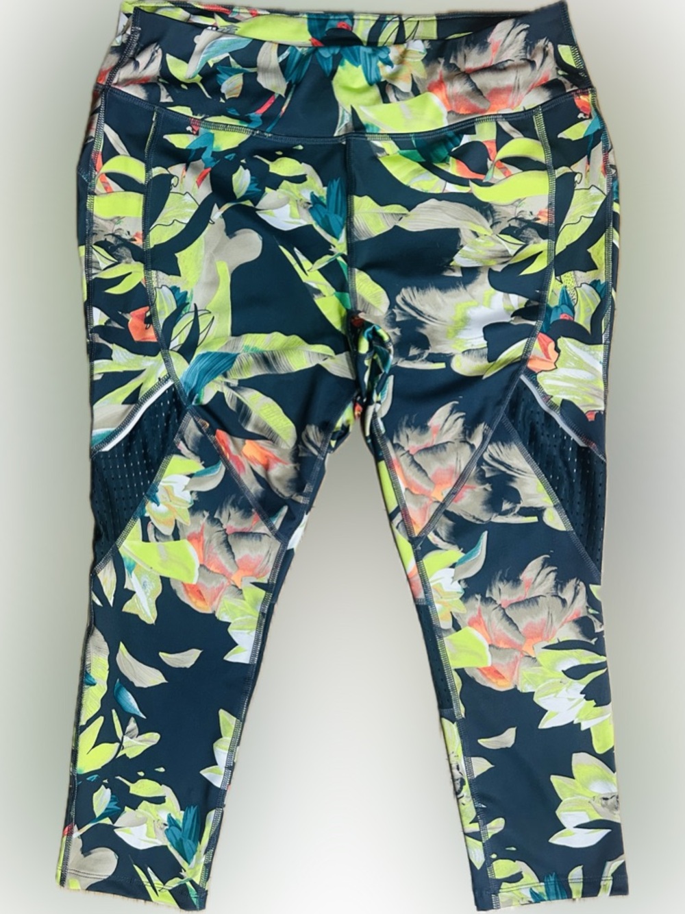 LN Avia SZ M (8-10) Gray Multicolored Floral Cropped Leggings/Waist 30”-34” - Picture 3 of 8